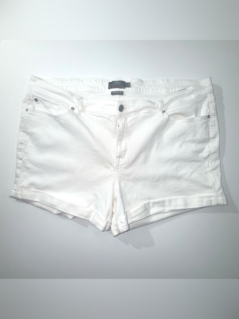 Torrid Vintage Stretch Mid-Rise Mid Shorts White Denim Shorts Size 24 Plus